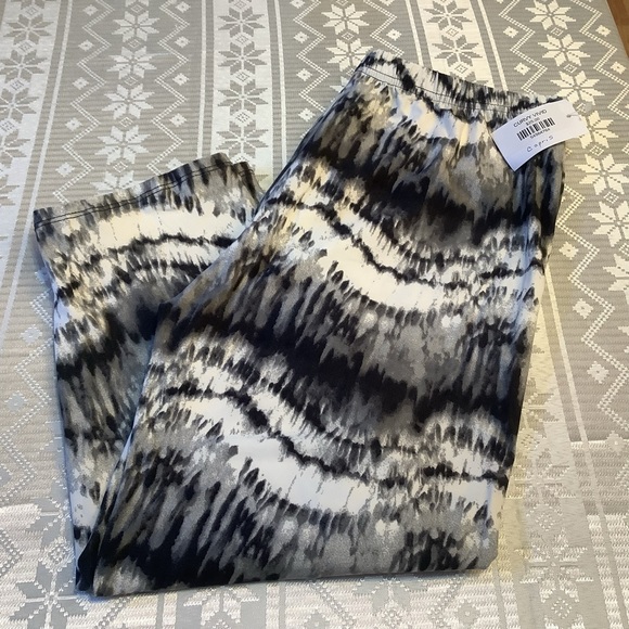 Capris Women’s Leggings Plus/Curvy Vivid Pattern - Picture 4 of 7